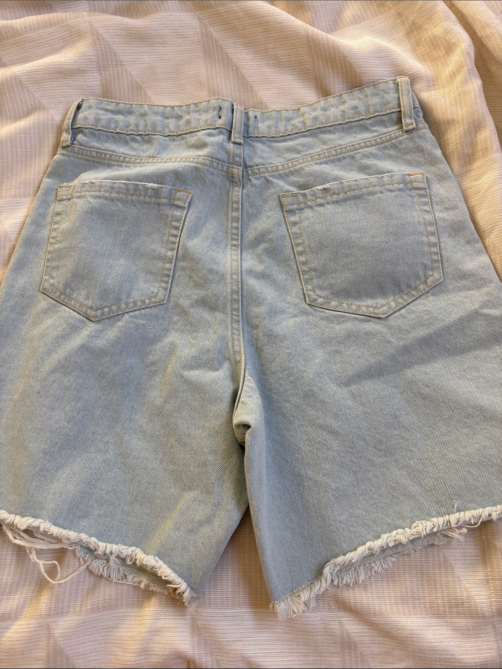 NWT PrettyLittleThing Light Blue Distressed Denim Shorts - Picture 3 of 3